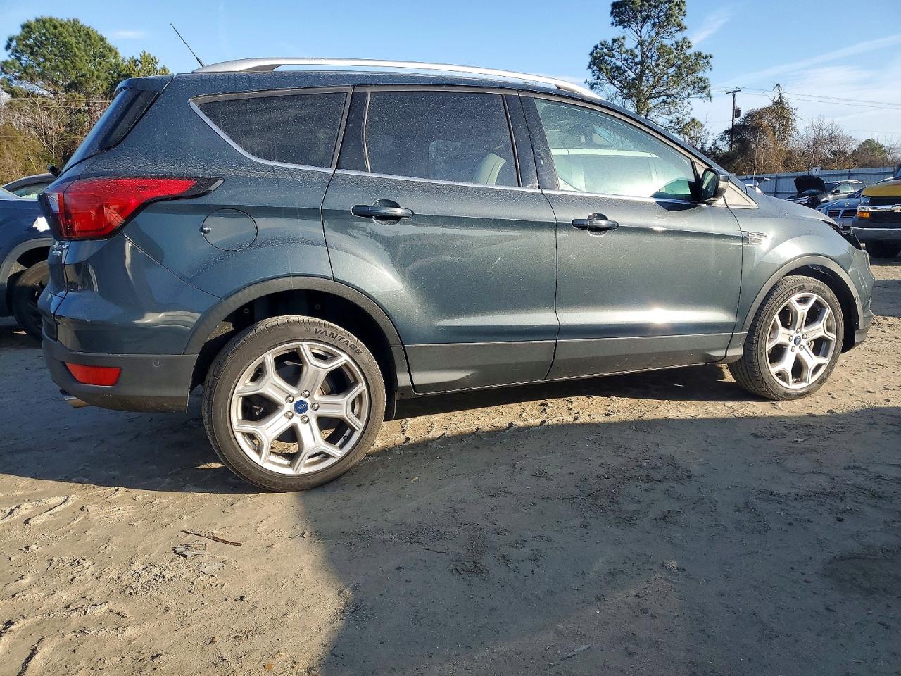 2019 FORD ESCAPE TITANIUM photo 3