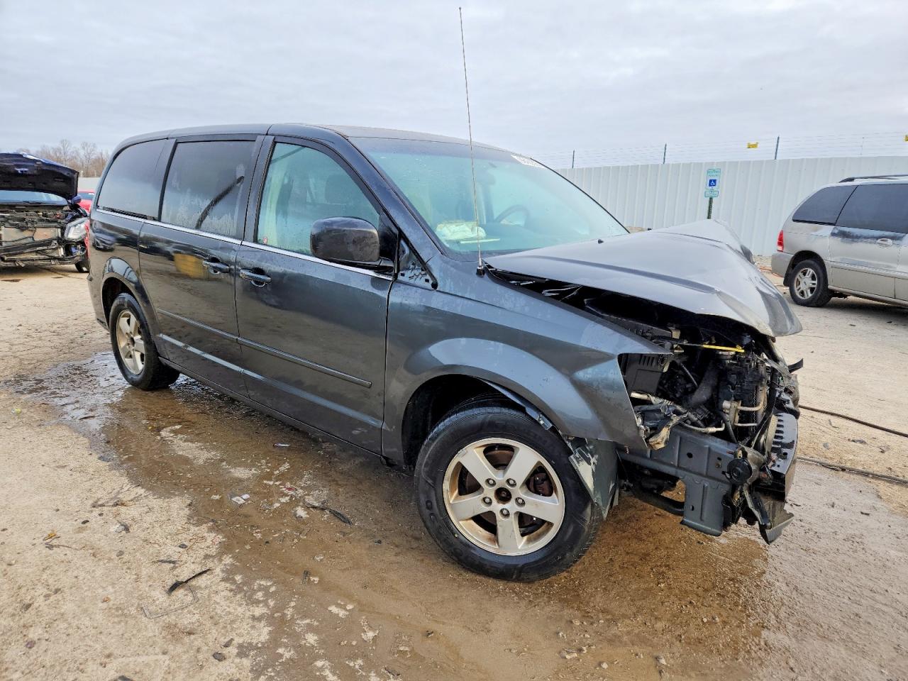 2012 DODGE GRAND CARAVAN CREW photo 4