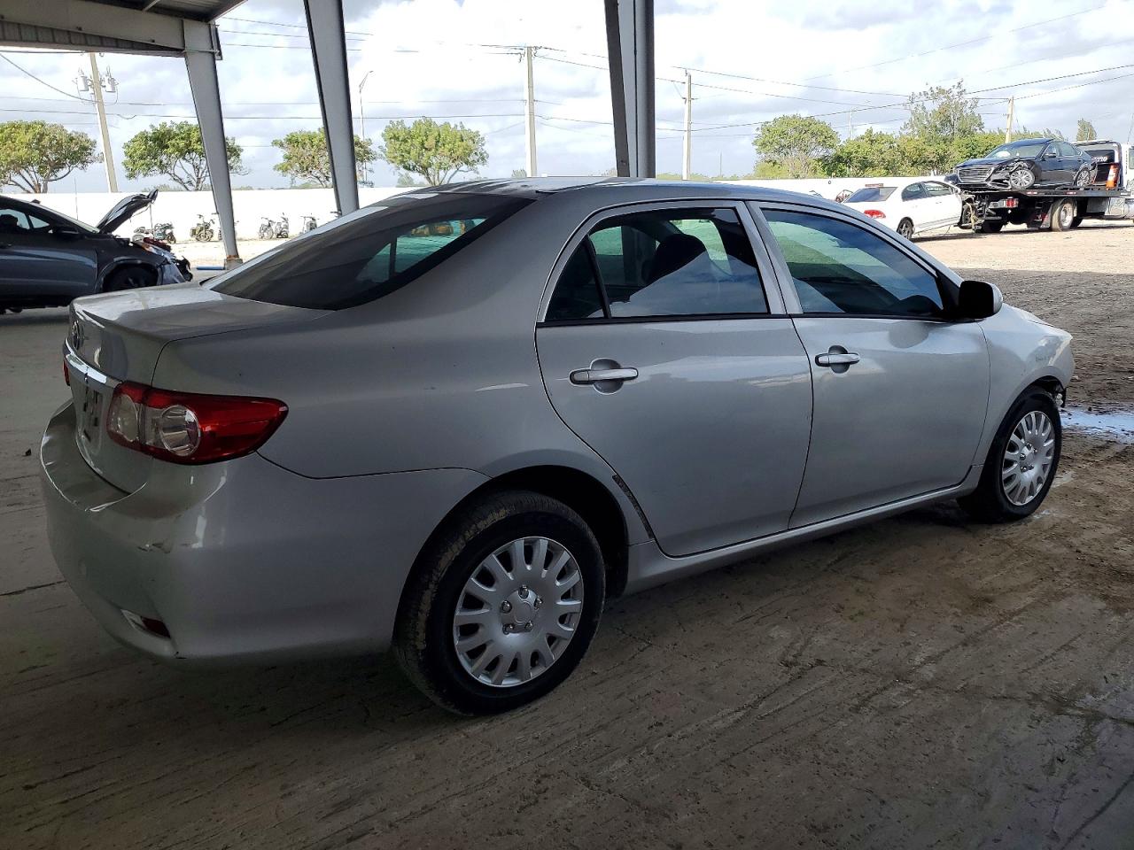 2013 TOYOTA COROLLA BASE photo 3