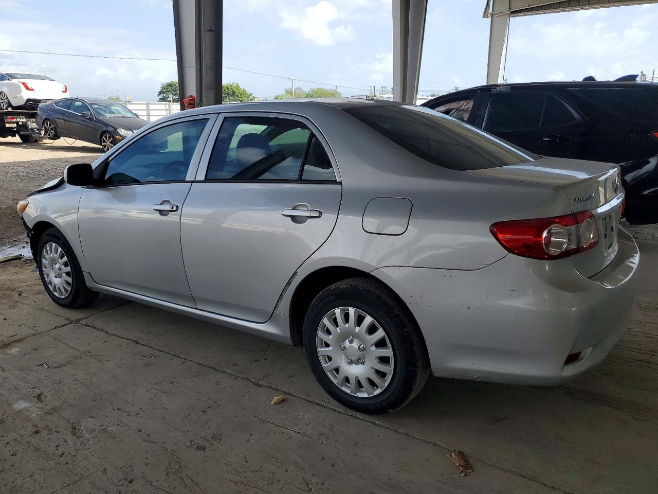 2013 TOYOTA COROLLA BASE photo 2