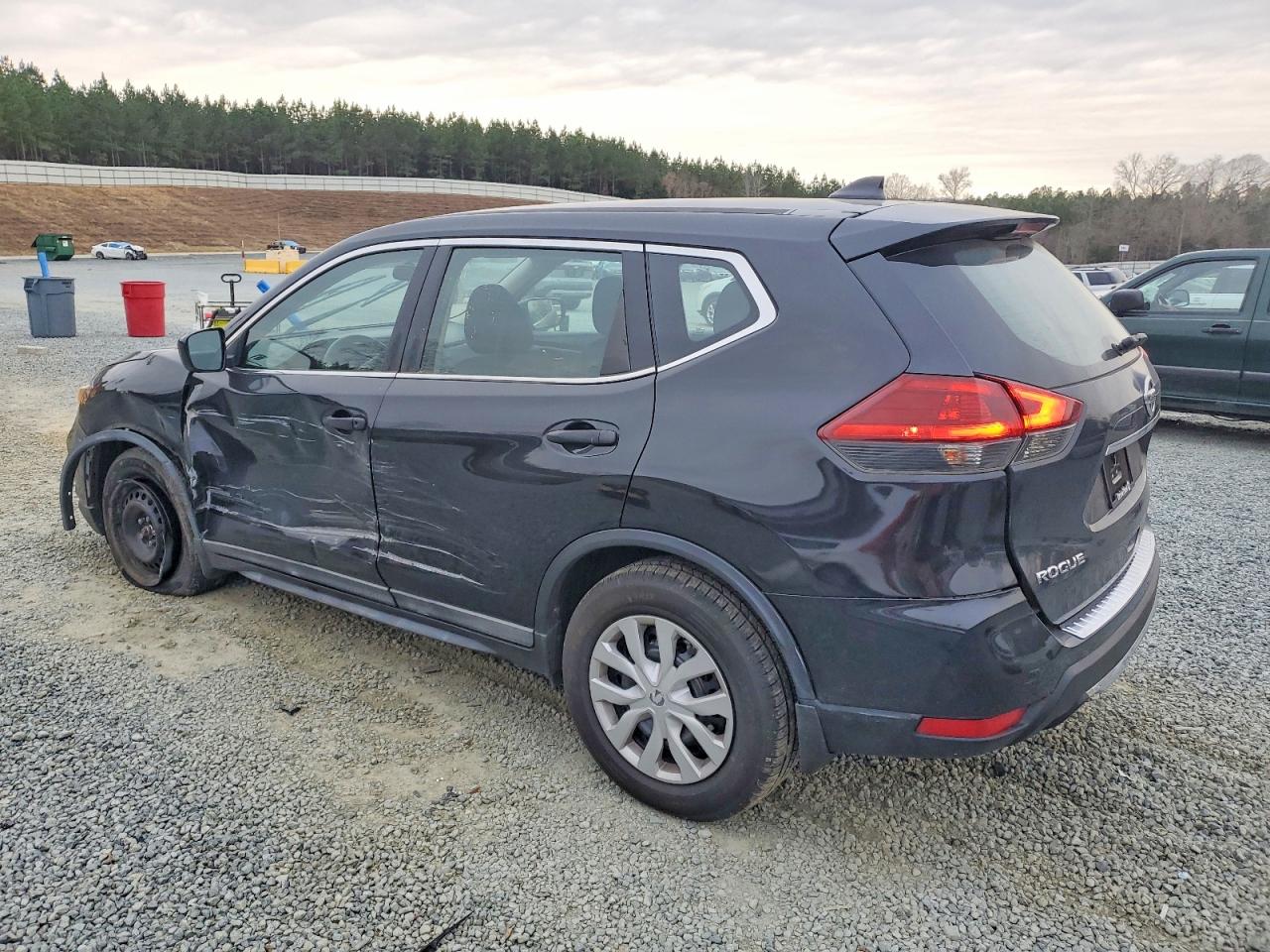 2018 NISSAN ROGUE S photo 2