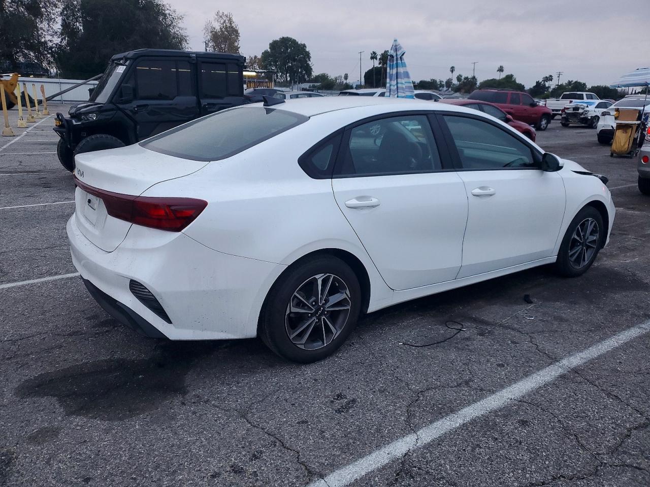 2023 KIA FORTE LX photo 3