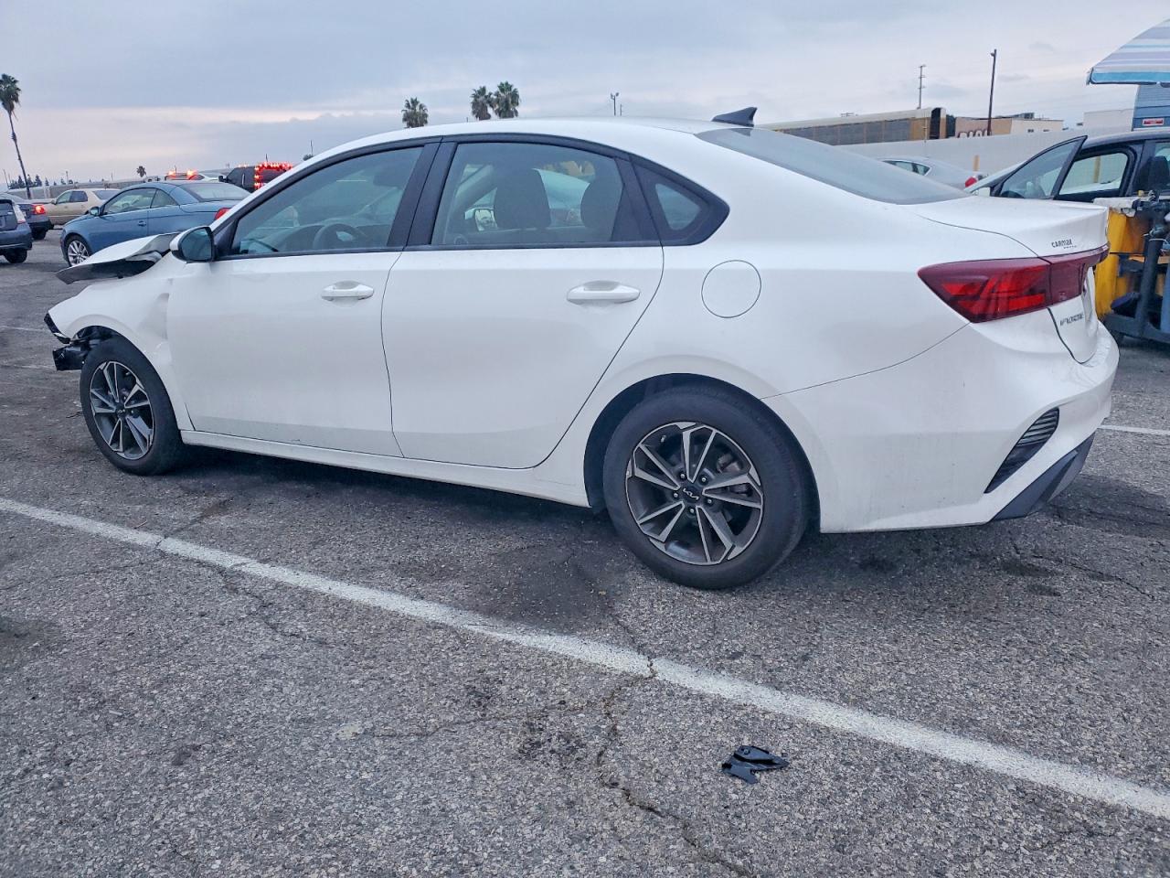 2023 KIA FORTE LX photo 2