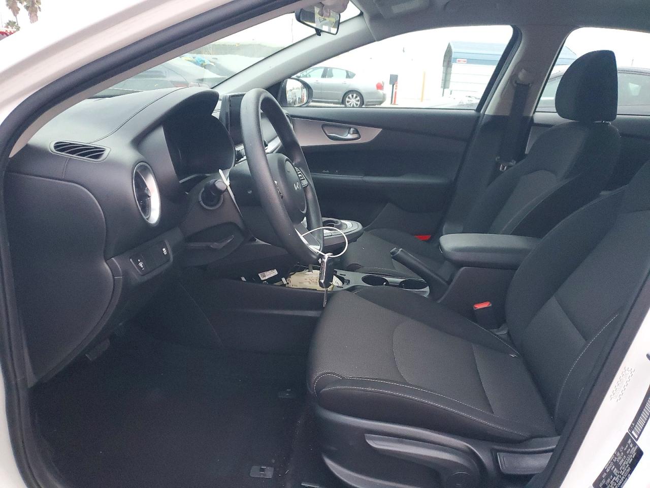 2023 KIA FORTE LX photo 7