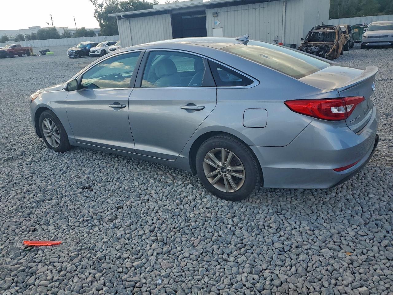 2017 HYUNDAI SONATA SE photo 2