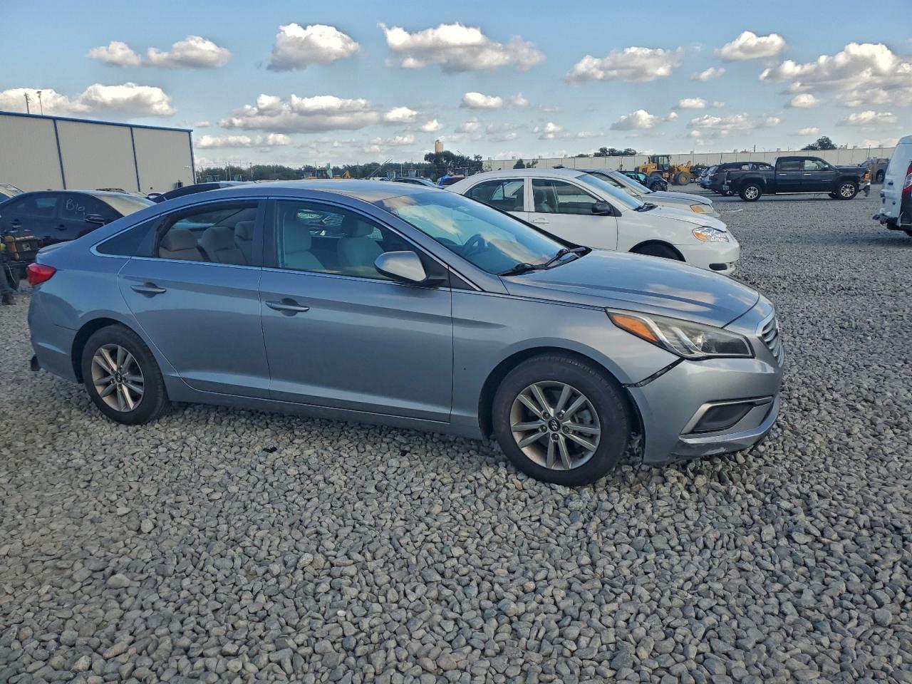 2017 HYUNDAI SONATA SE photo 4
