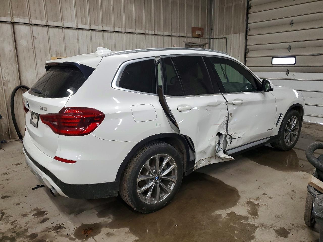 2018 BMW X3 XDRIVE30I photo 3