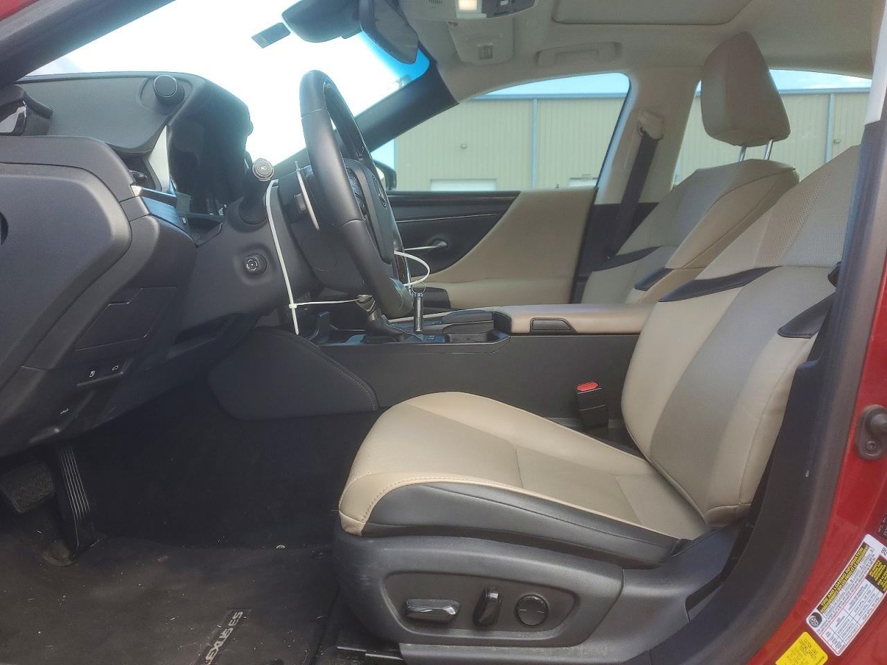 2020 LEXUS ES 300H photo 13