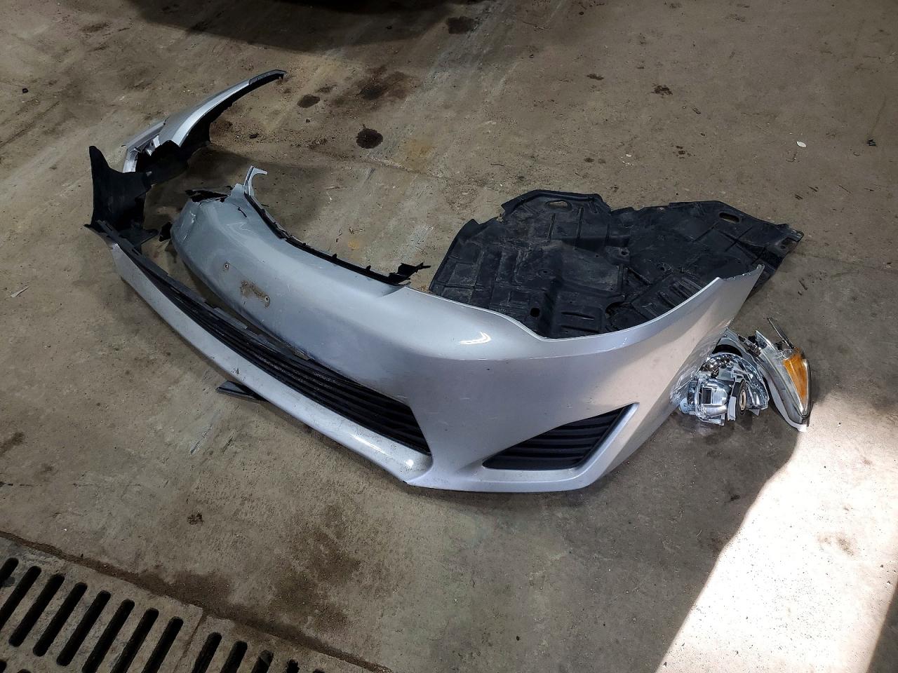 2012 TOYOTA CAMRY BASE photo 12