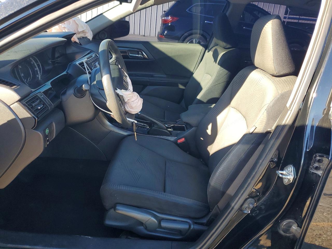 2017 HONDA ACCORD LX photo 19