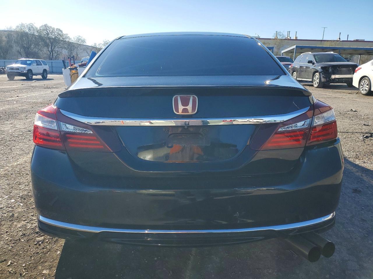 2017 HONDA ACCORD LX photo 16