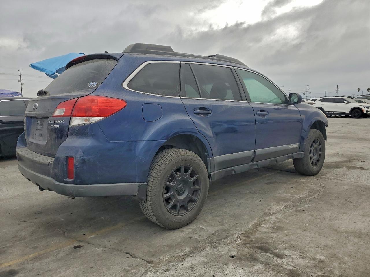 2011 SUBARU OUTBACK 3.6R LIMITED photo 3