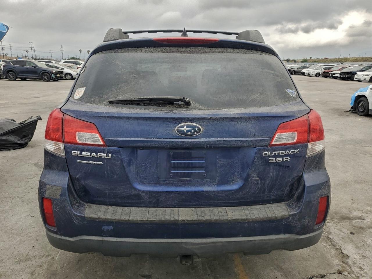 2011 SUBARU OUTBACK 3.6R LIMITED photo 6