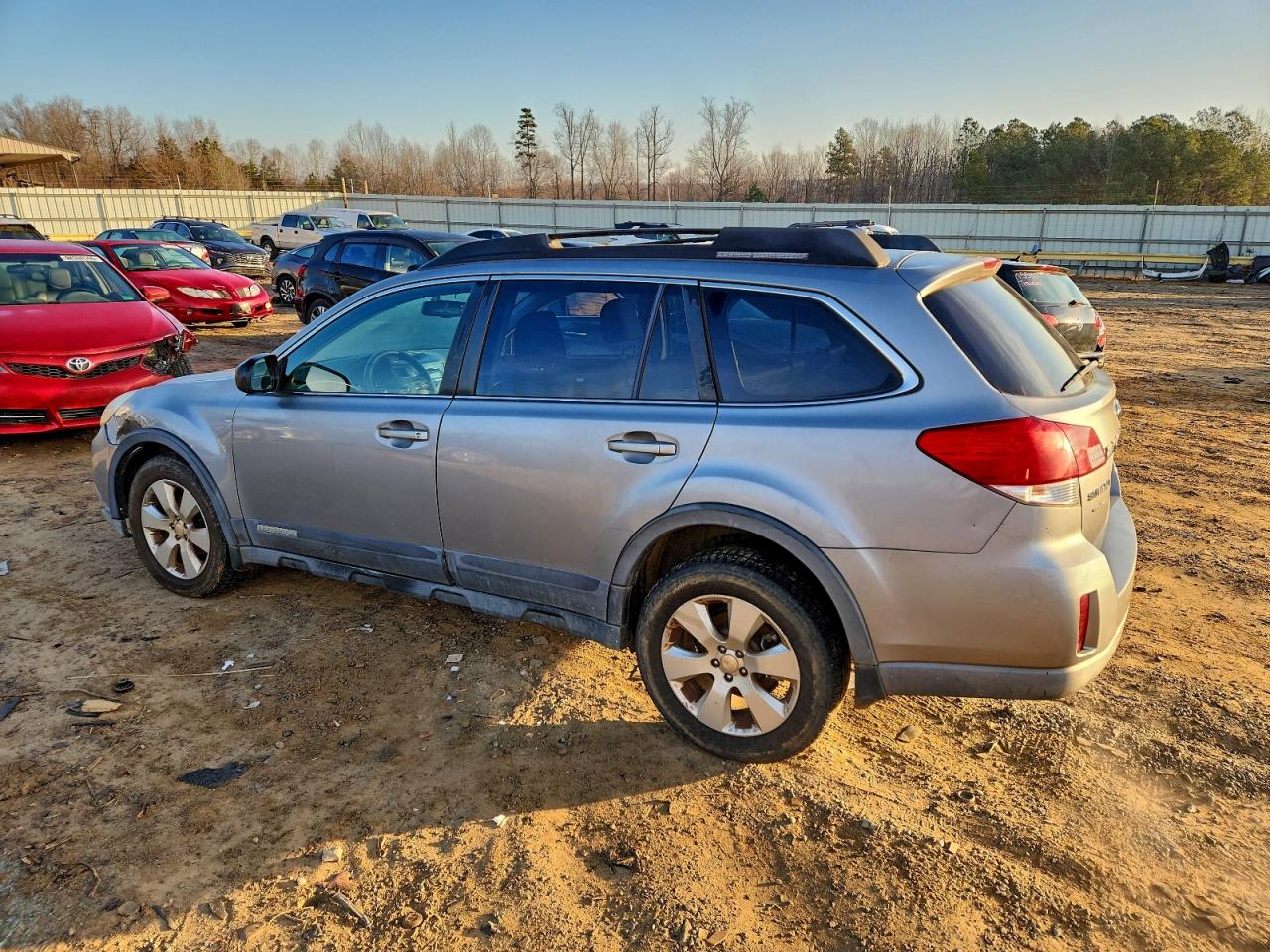 2010 SUBARU OUTBACK photo 2