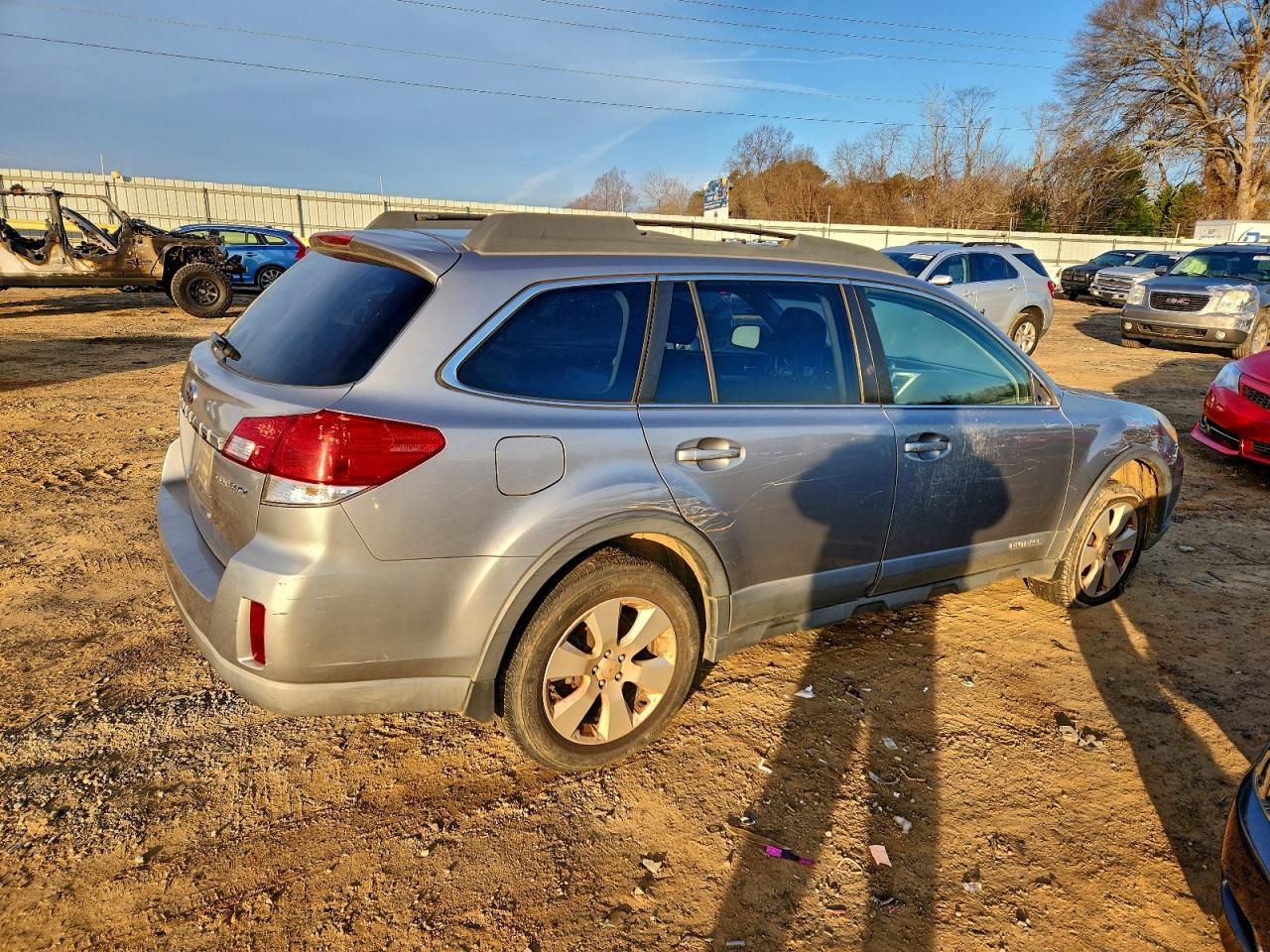 2010 SUBARU OUTBACK photo 3