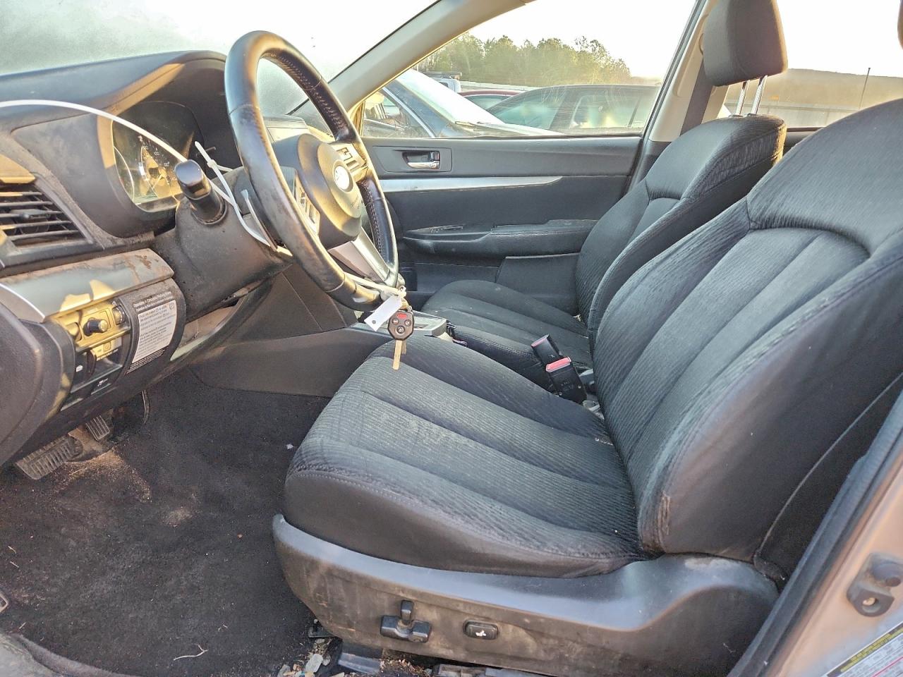 2010 SUBARU OUTBACK photo 7