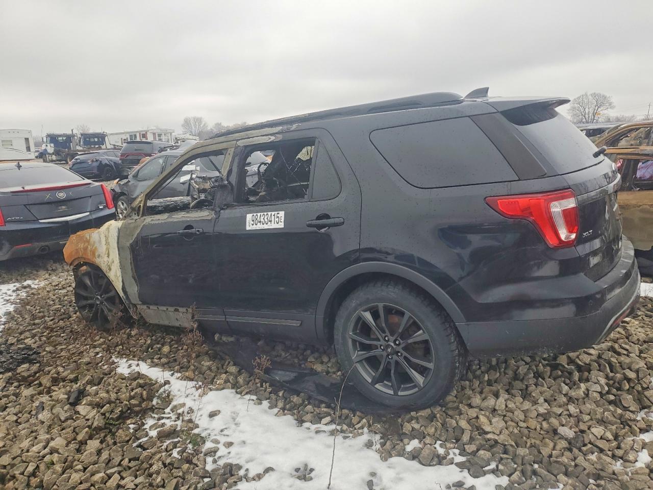 2017 FORD EXPLORER XLT photo 4