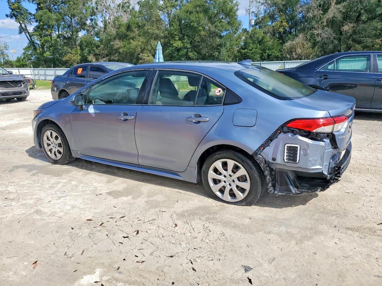 2020 TOYOTA COROLLA LE photo 3