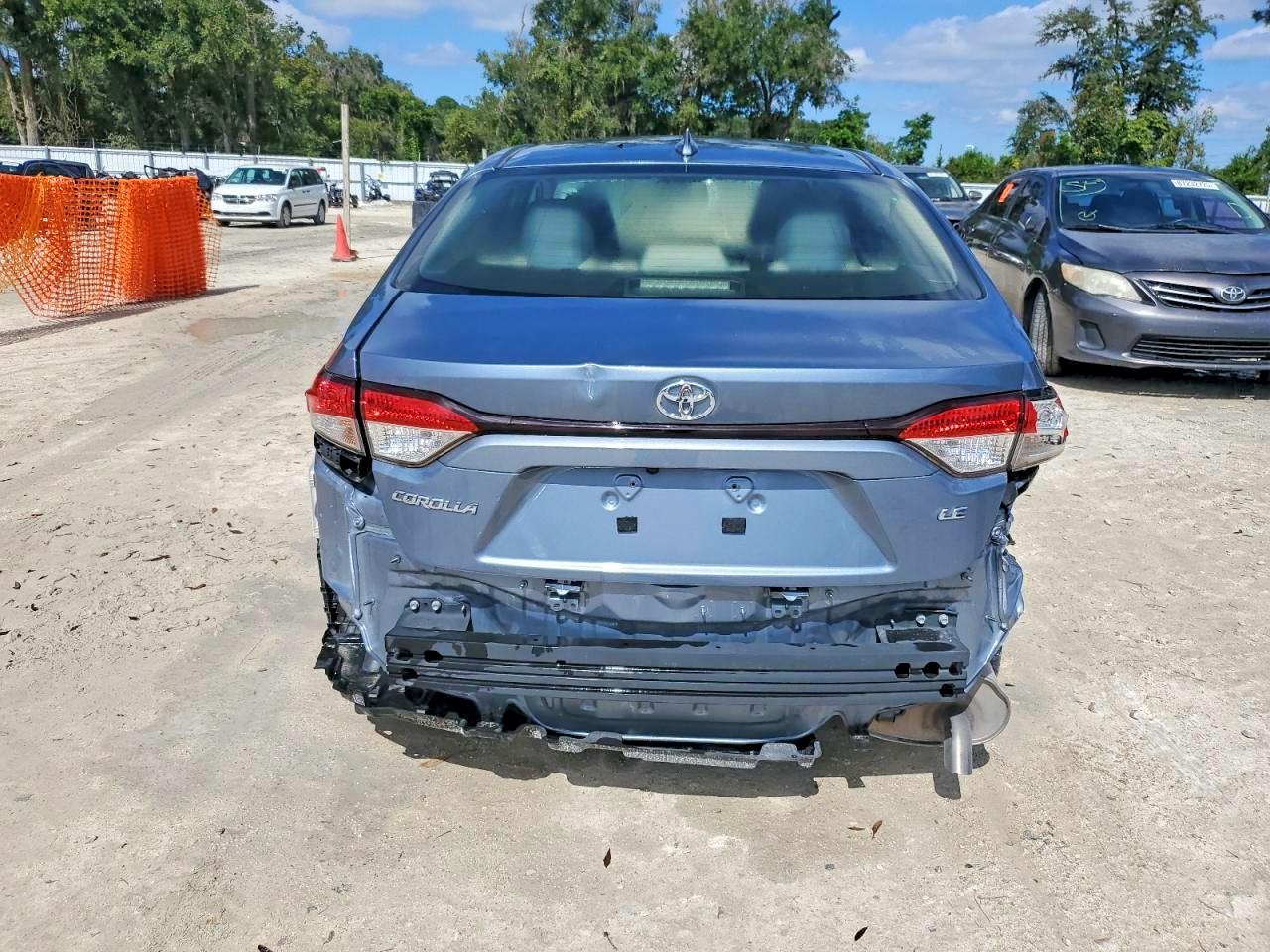 2020 TOYOTA COROLLA LE photo 11