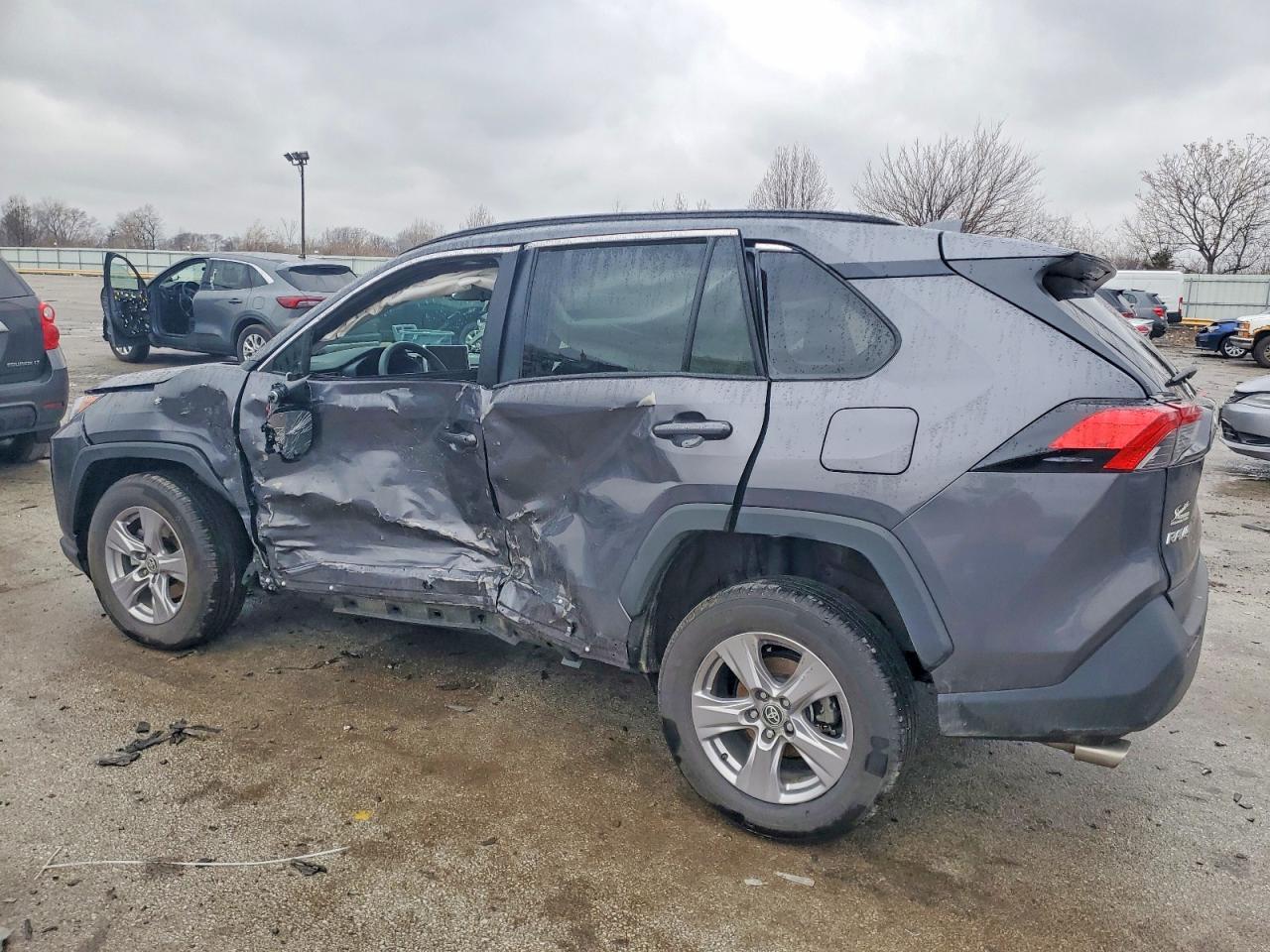 2024 TOYOTA RAV4 XLE photo 2