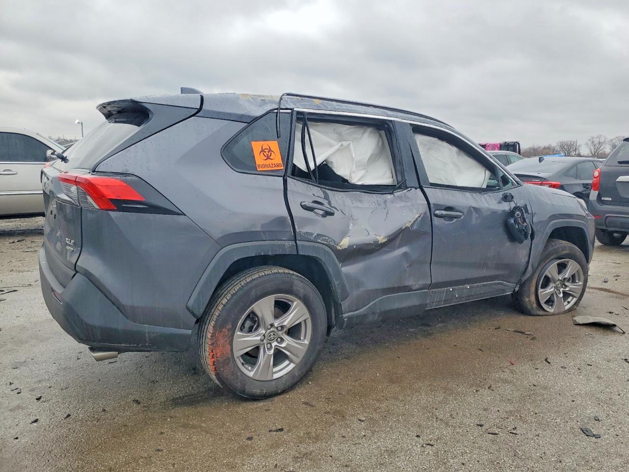 2024 TOYOTA RAV4 XLE photo 3