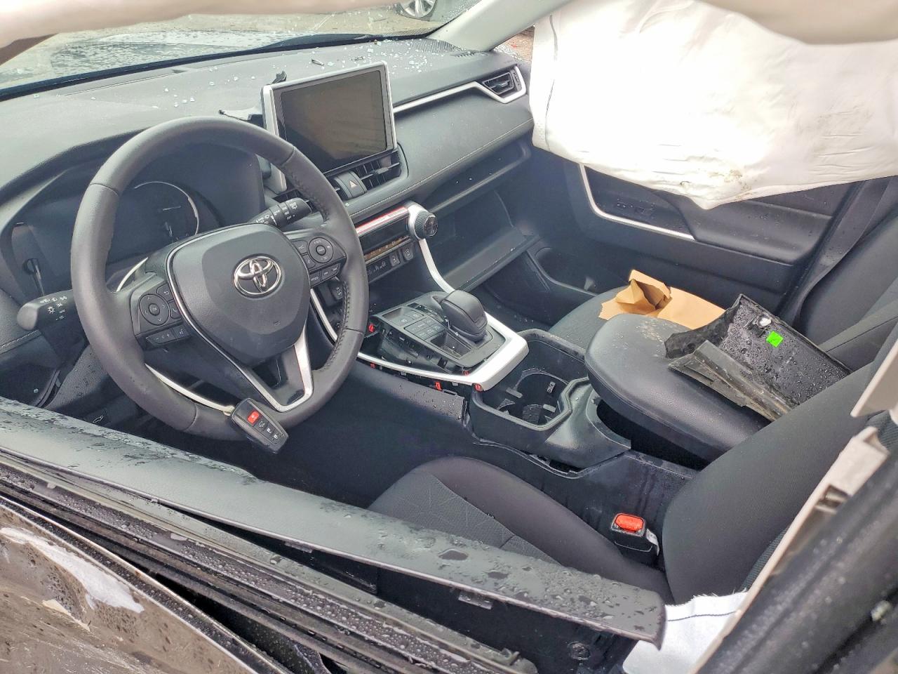 2024 TOYOTA RAV4 XLE photo 8