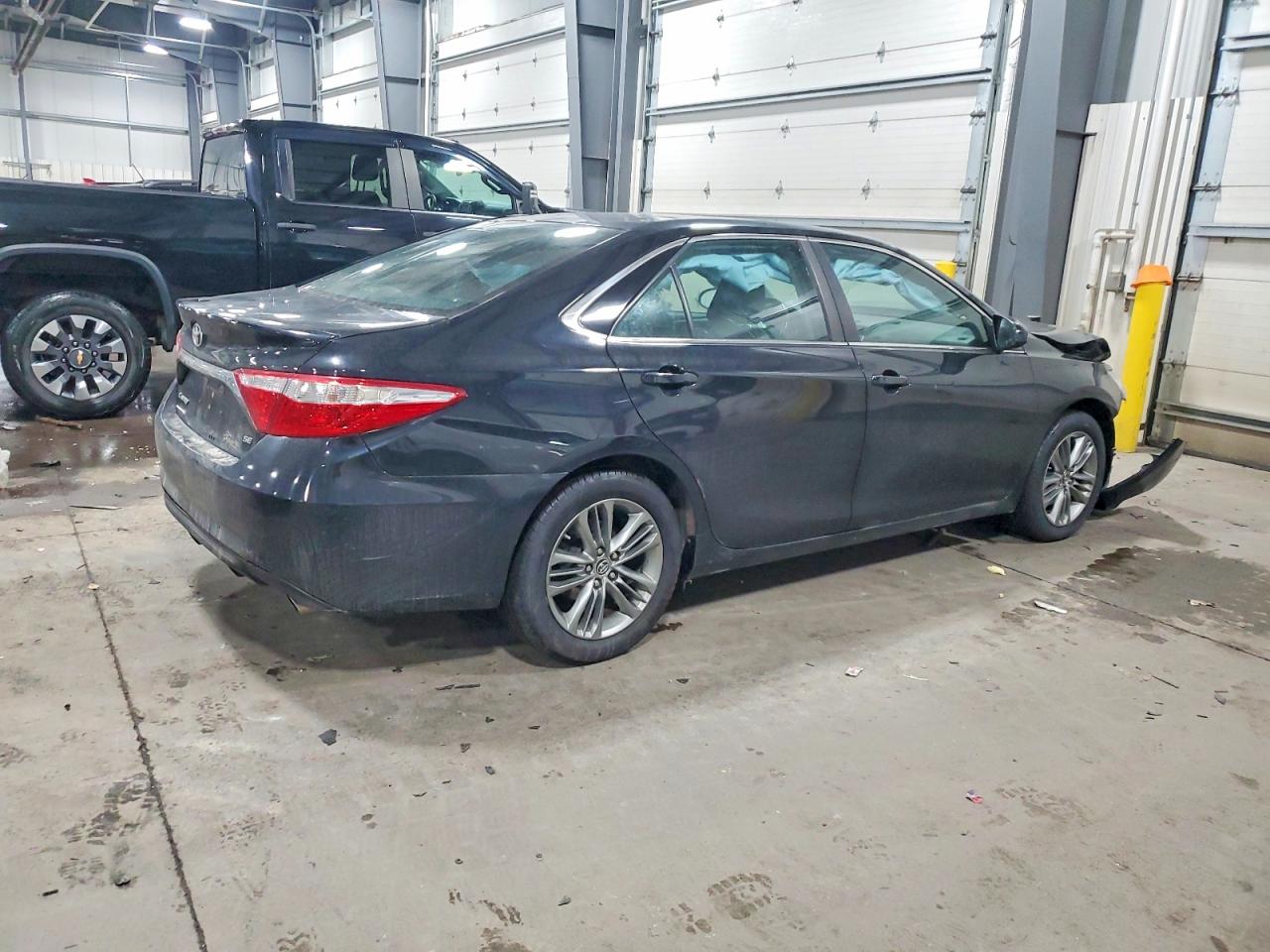 2015 TOYOTA CAMRY LE photo 3