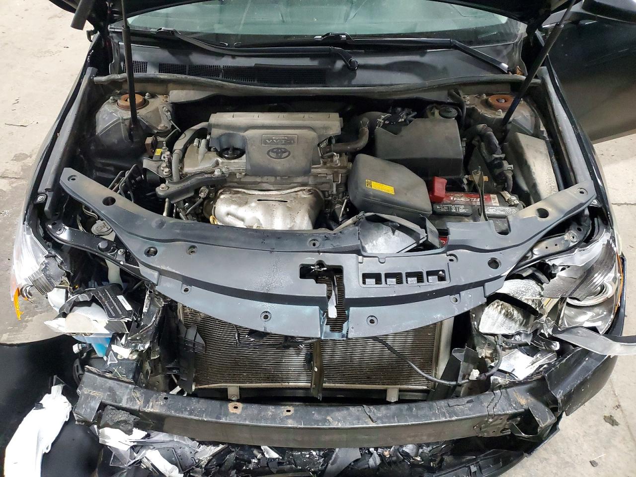 2015 TOYOTA CAMRY LE photo 11
