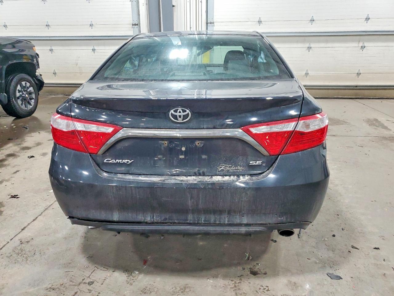 2015 TOYOTA CAMRY LE photo 6