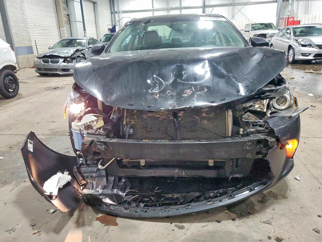 2015 TOYOTA CAMRY LE photo 5