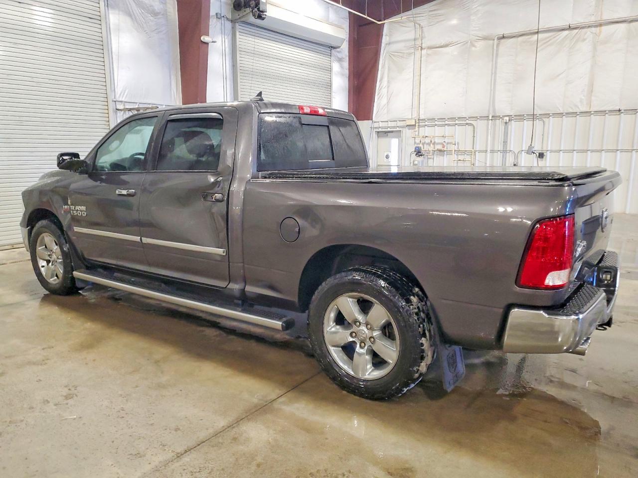2015 RAM 1500 SLT photo 2