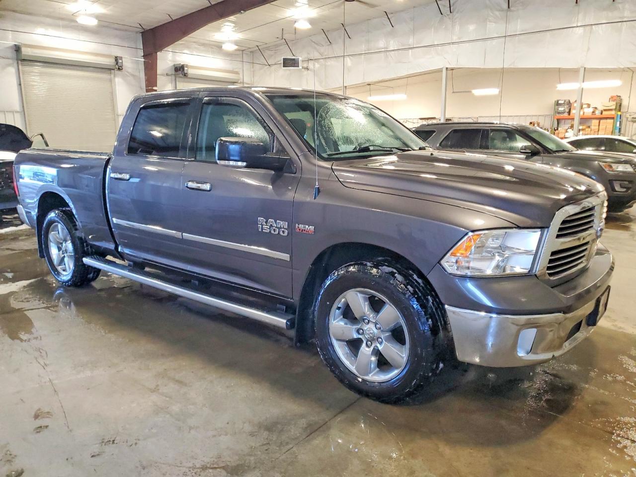 2015 RAM 1500 SLT photo 4