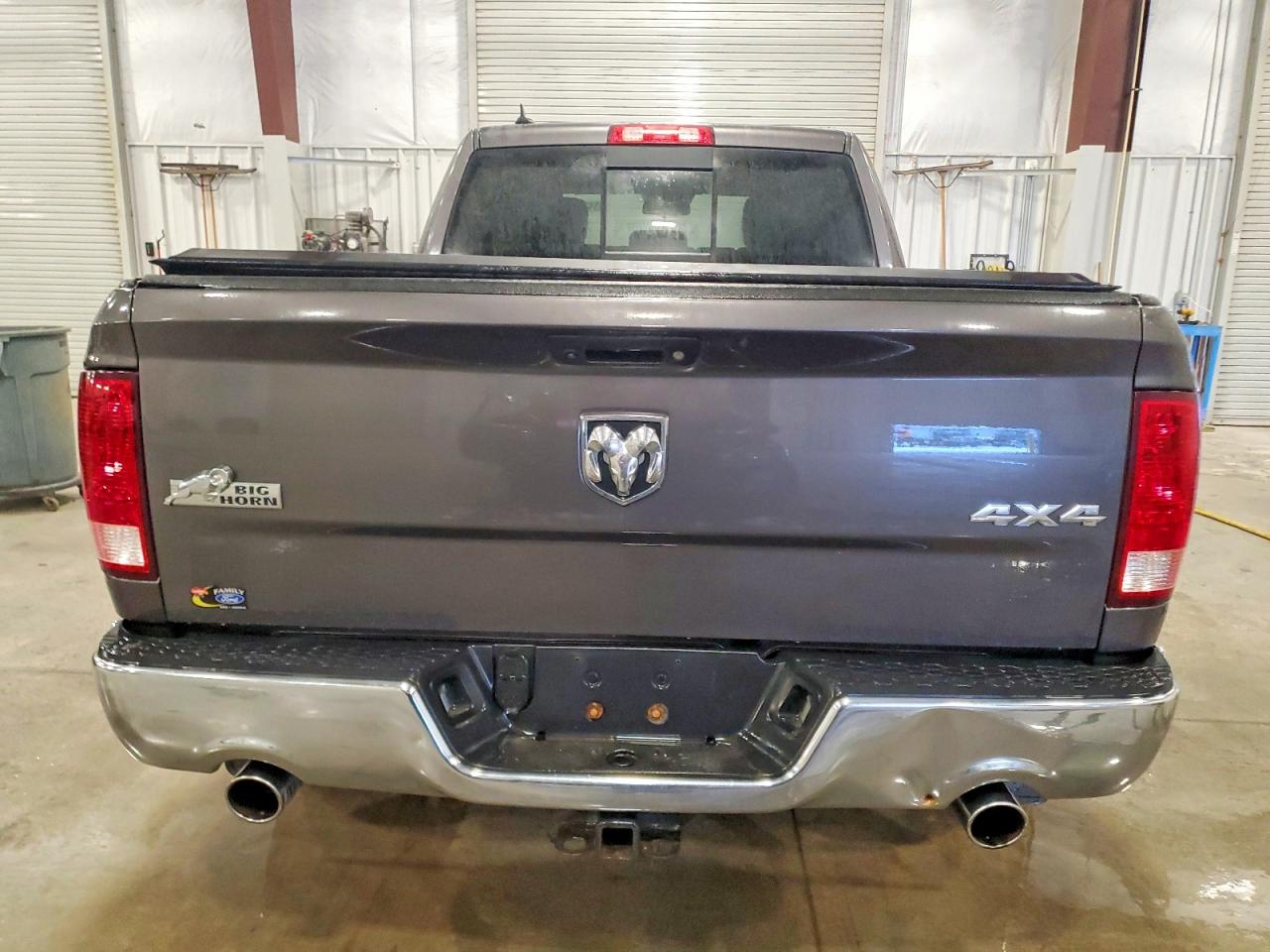 2015 RAM 1500 SLT photo 6