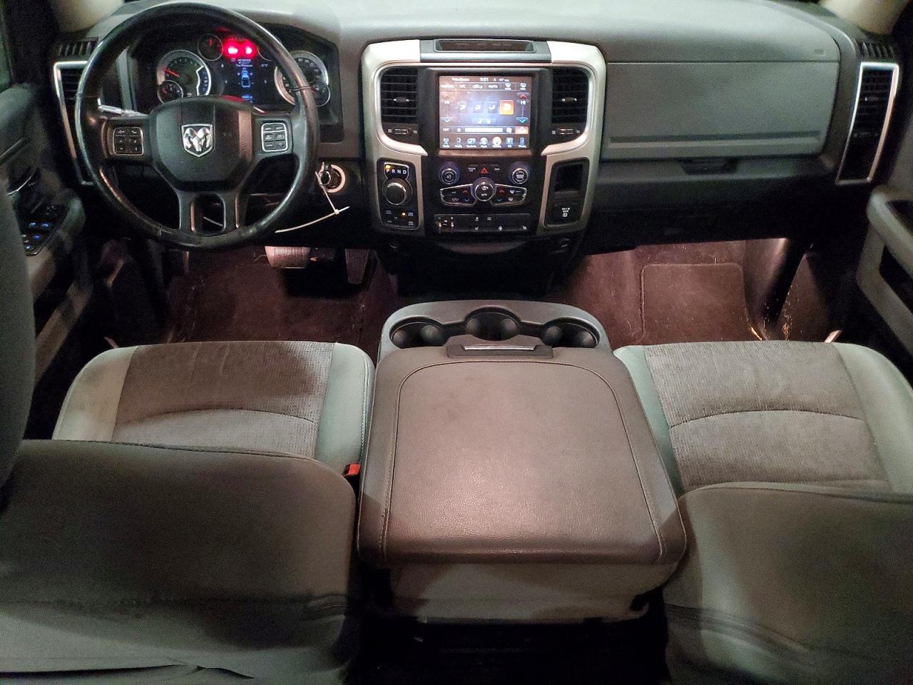 2015 RAM 1500 SLT photo 8