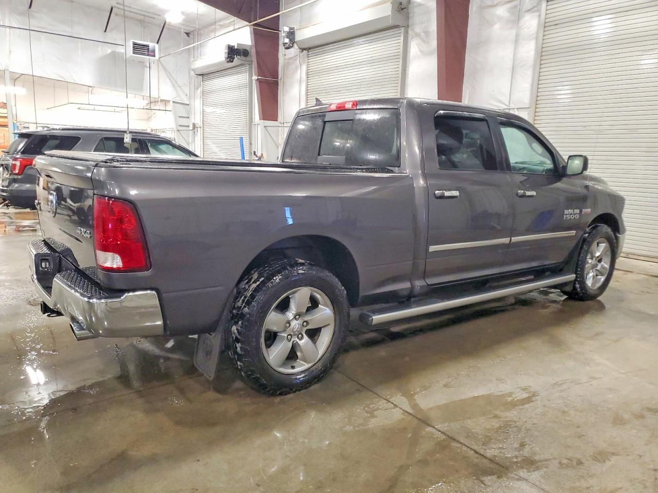2015 RAM 1500 SLT photo 3