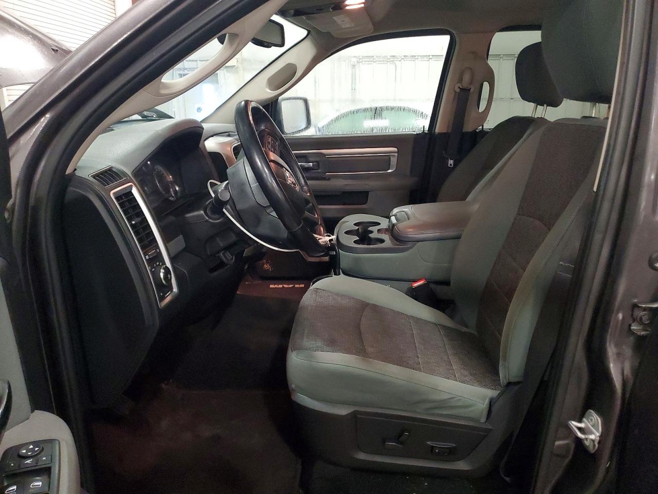 2015 RAM 1500 SLT photo 7