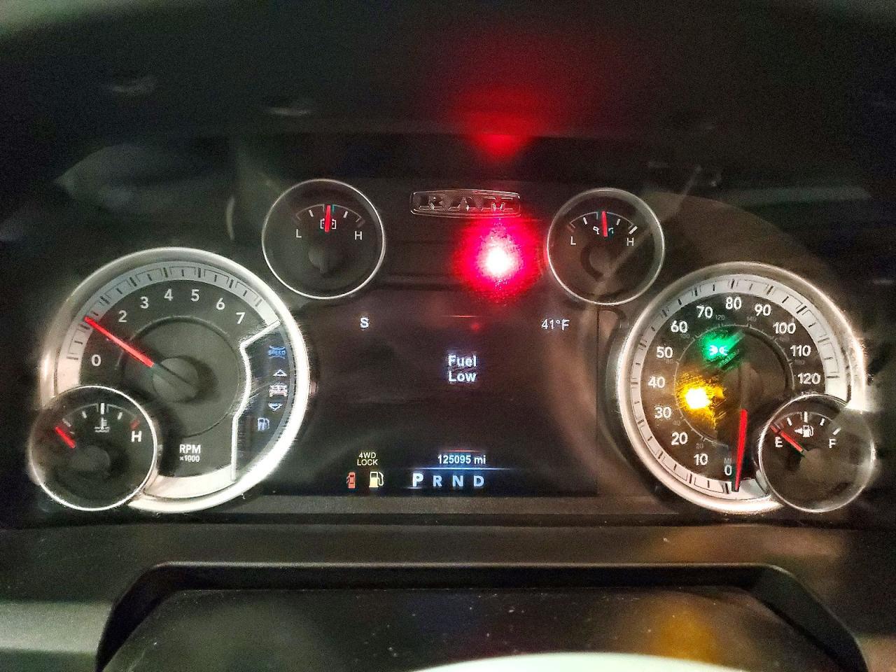 2015 RAM 1500 SLT photo 9