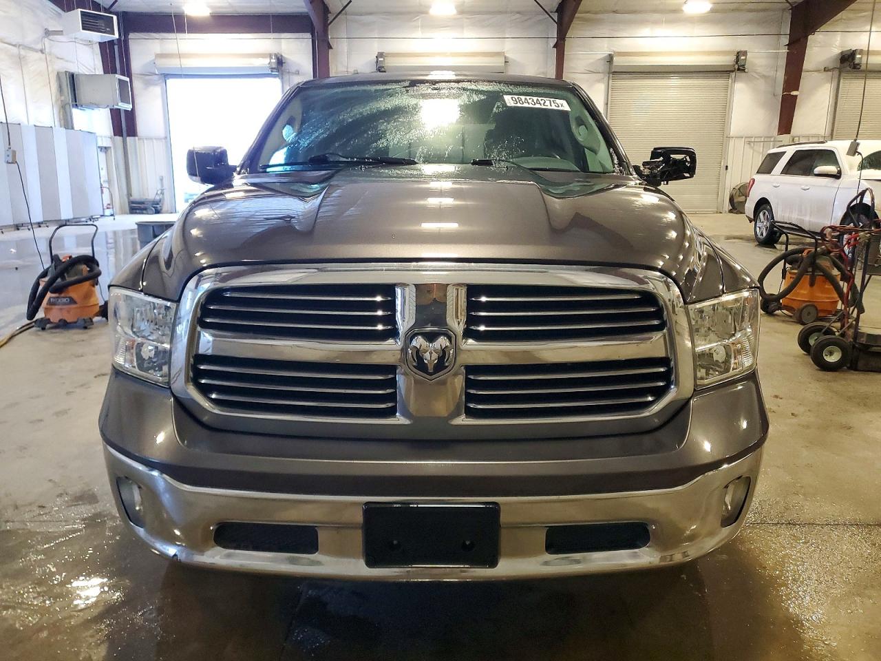 2015 RAM 1500 SLT photo 5