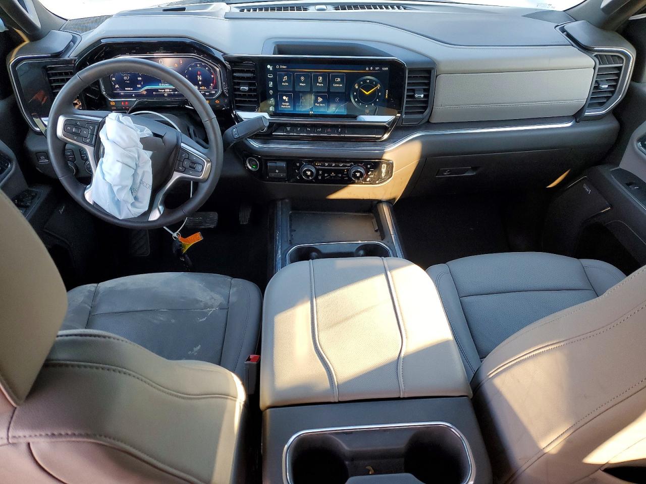 2024 CHEVROLET SILVERADO K3500 LTZ photo 8