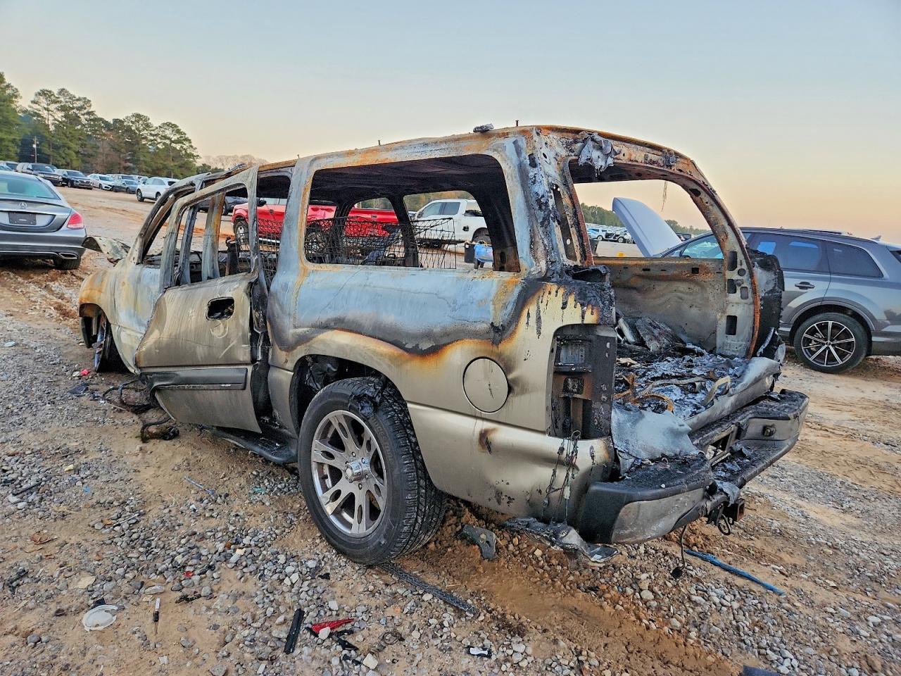 2003 CHEVROLET SUBURBAN C1500 photo 2