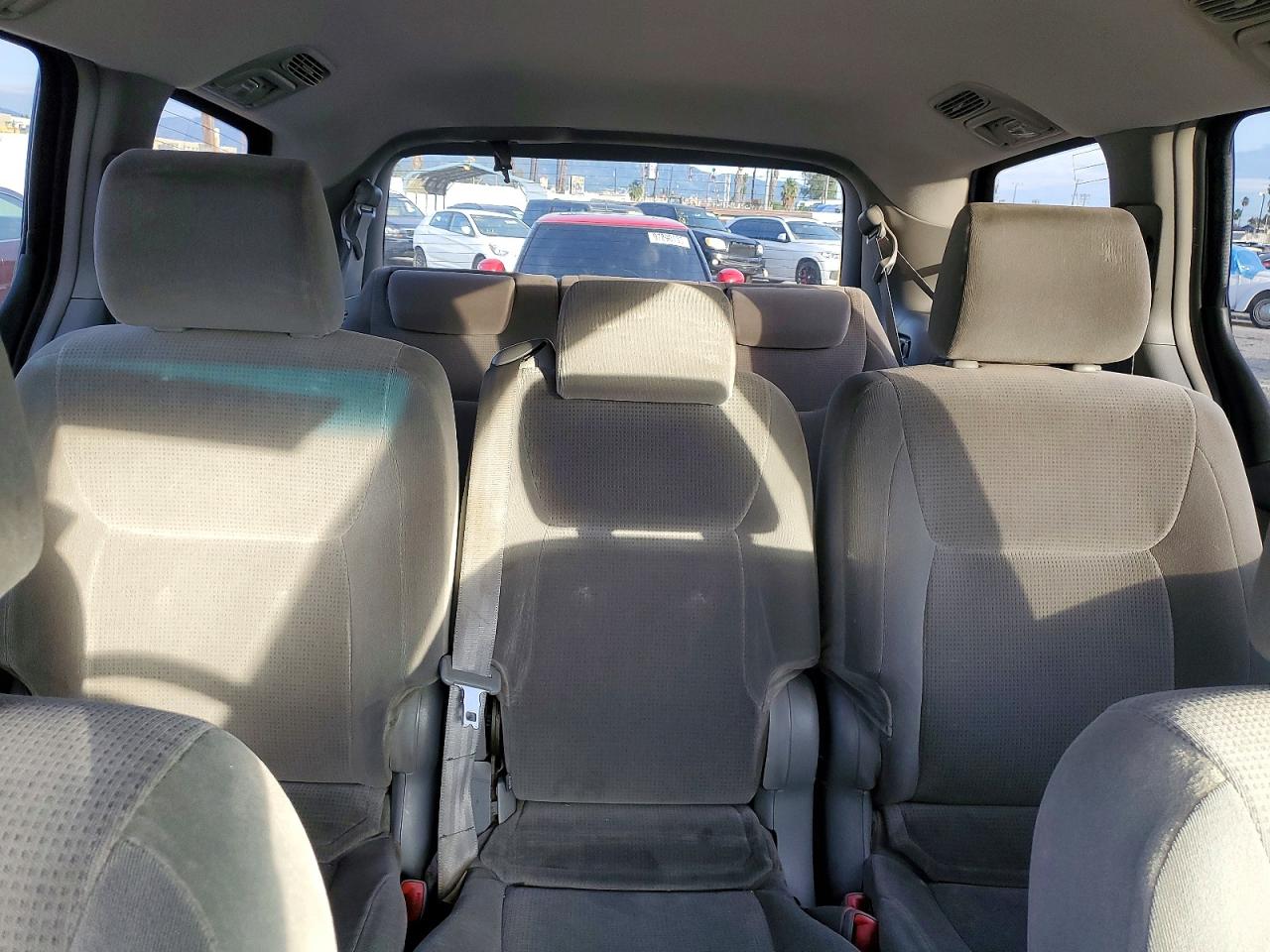 2004 TOYOTA SIENNA CE photo 10