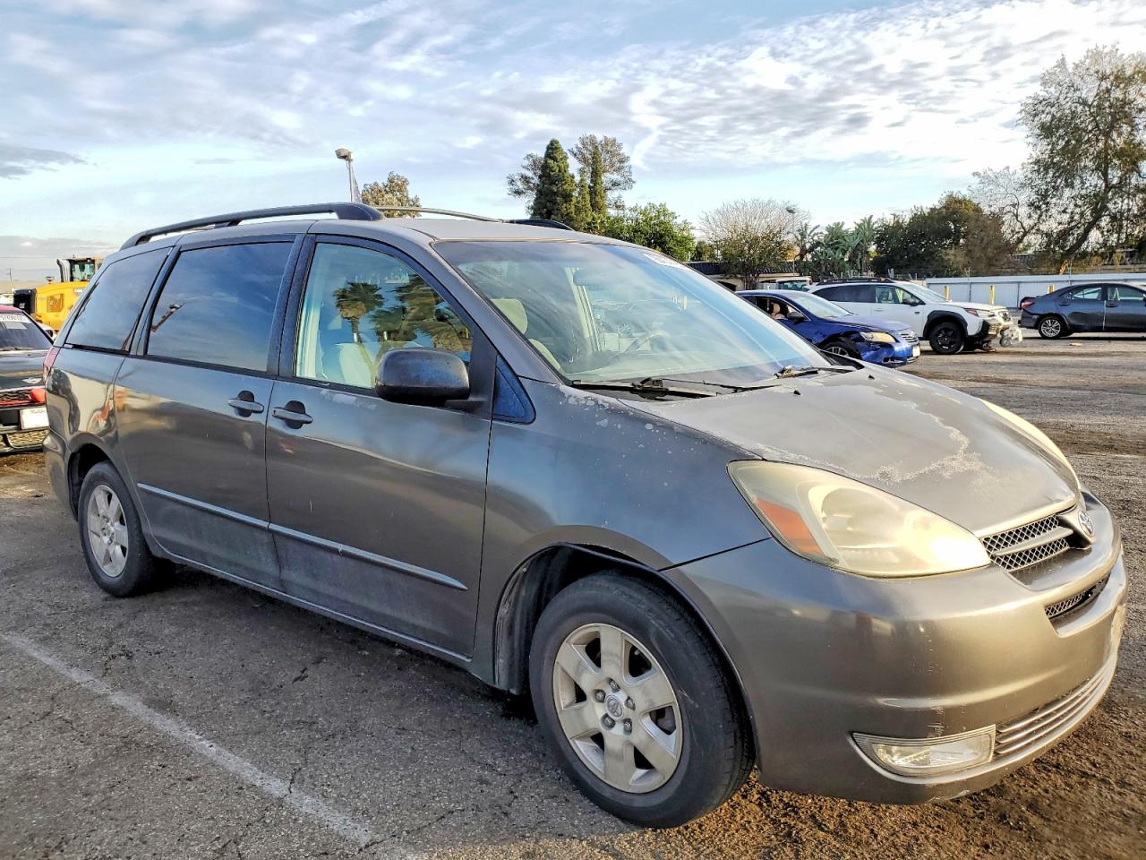 2004 TOYOTA SIENNA CE photo 4