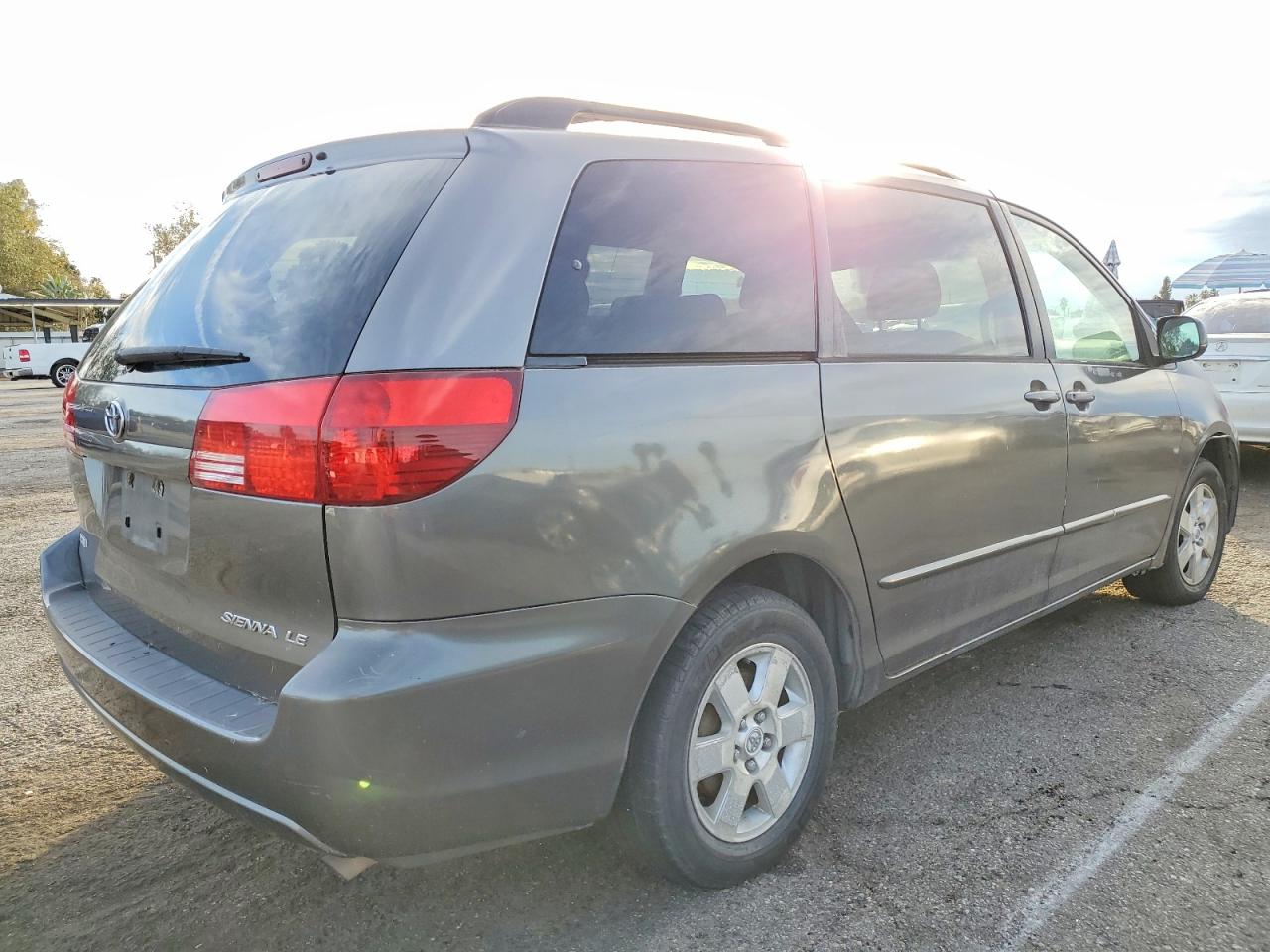 2004 TOYOTA SIENNA CE photo 3