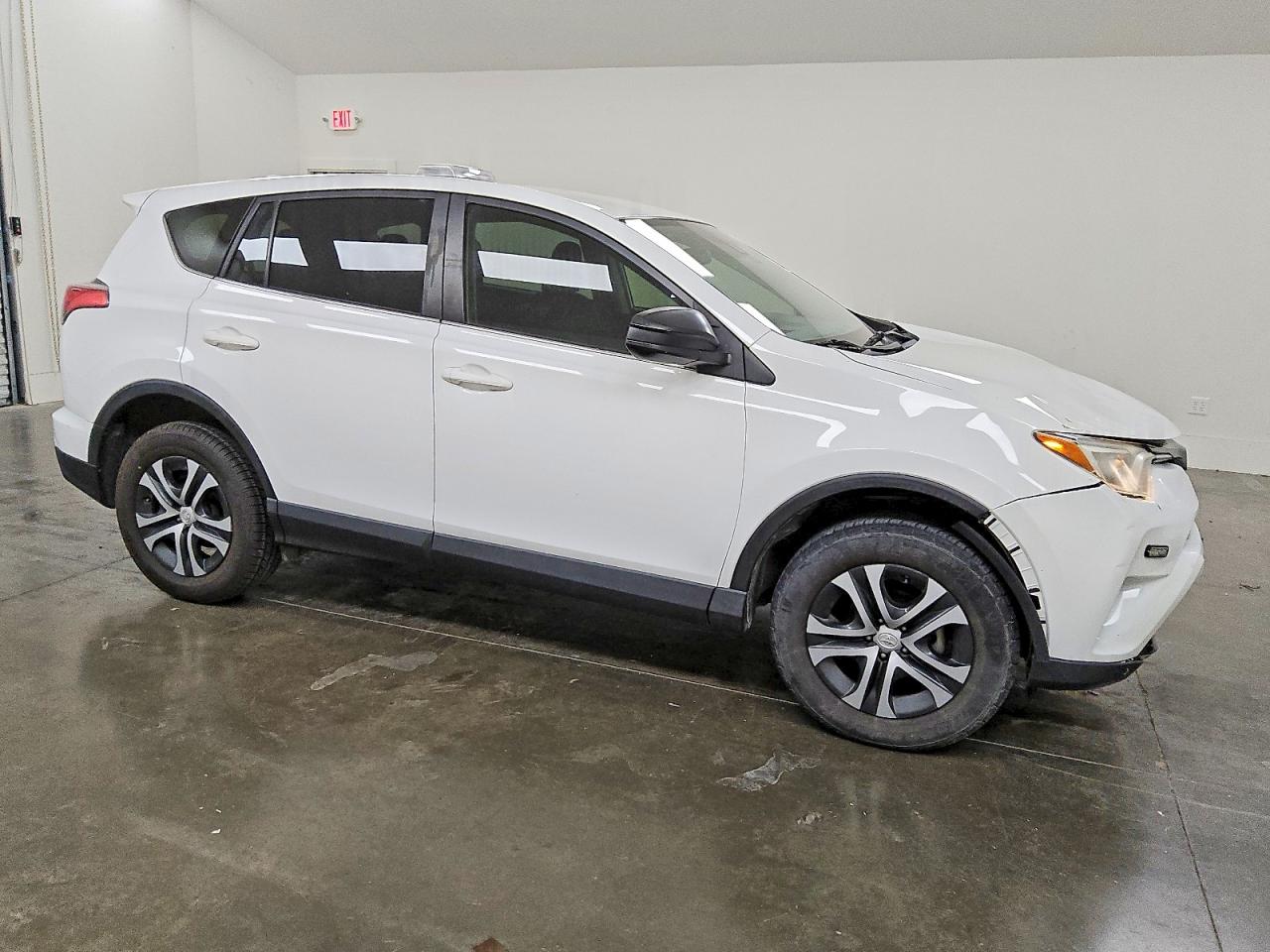 2018 TOYOTA RAV4 LE photo 4