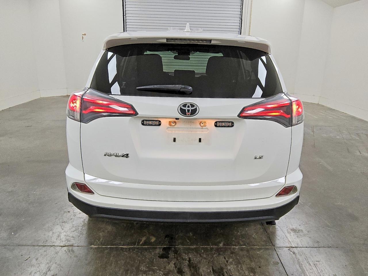 2018 TOYOTA RAV4 LE photo 6