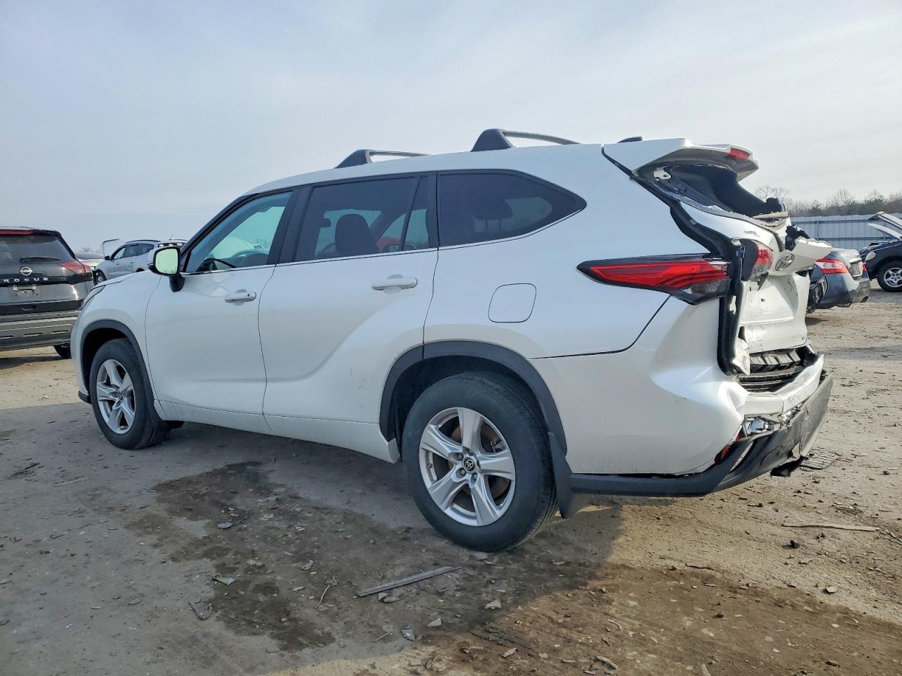 2023 TOYOTA HIGHLANDER L photo 2