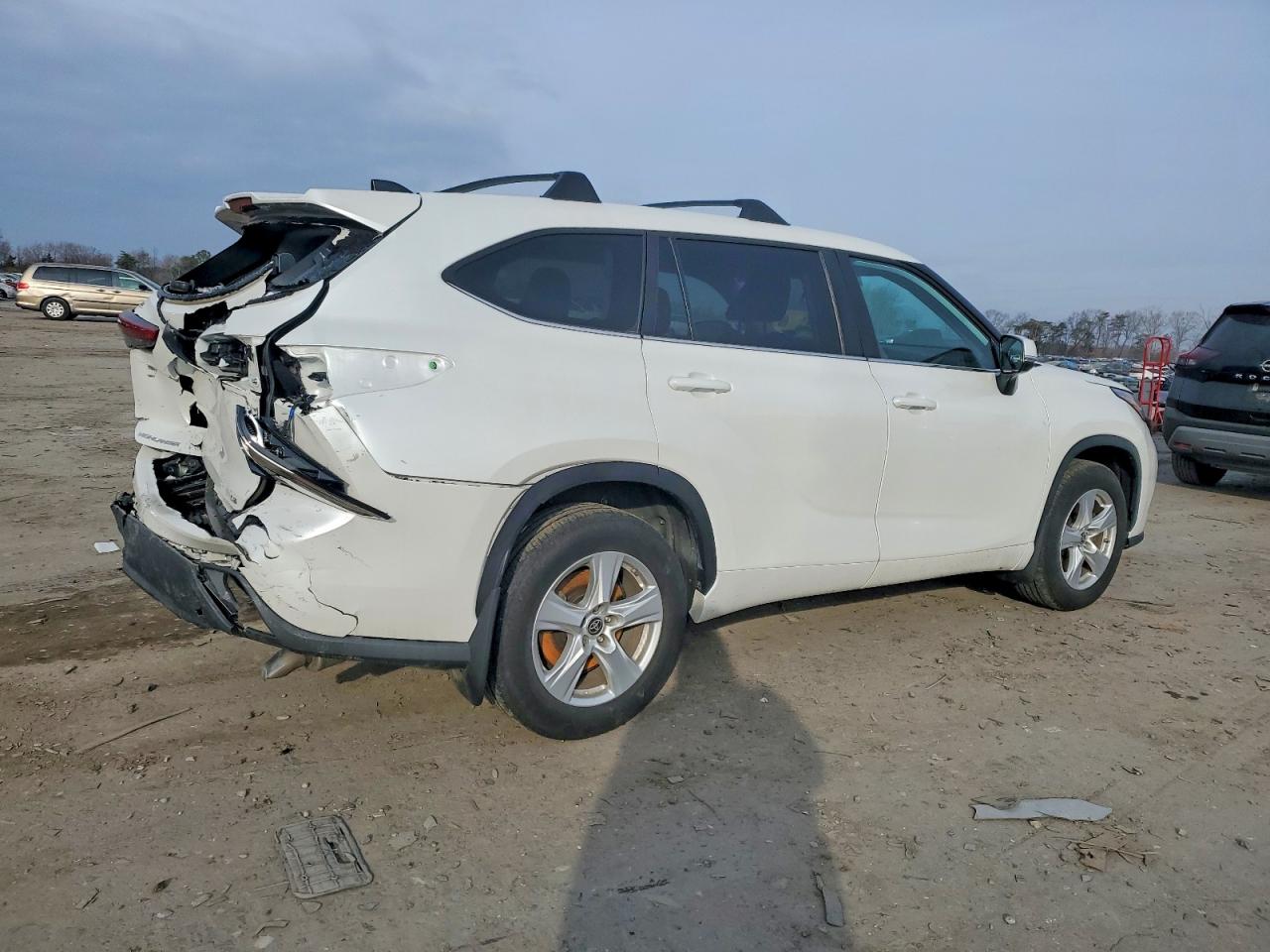 2023 TOYOTA HIGHLANDER L photo 3