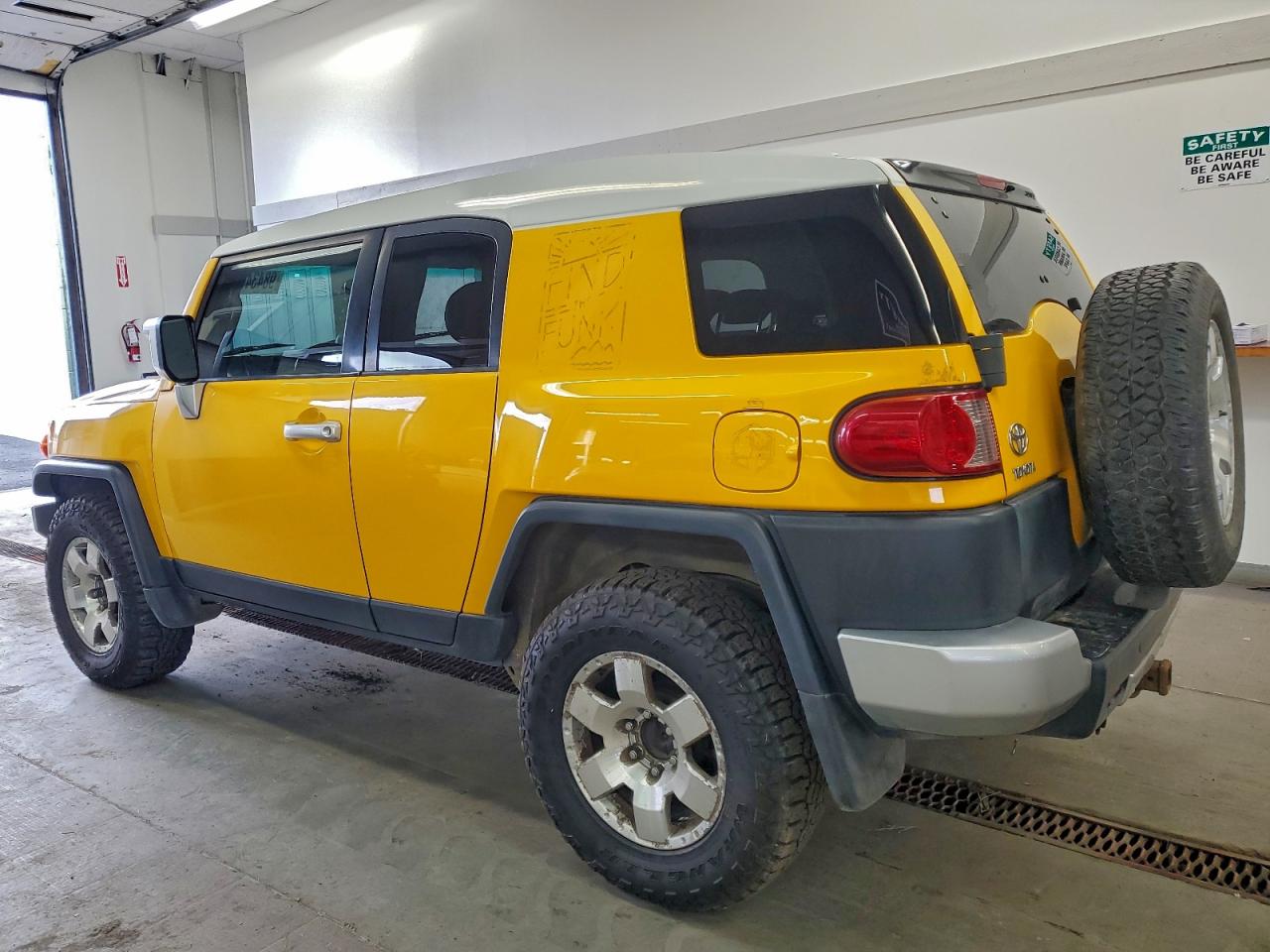 2007 TOYOTA FJ CRUISER photo 2
