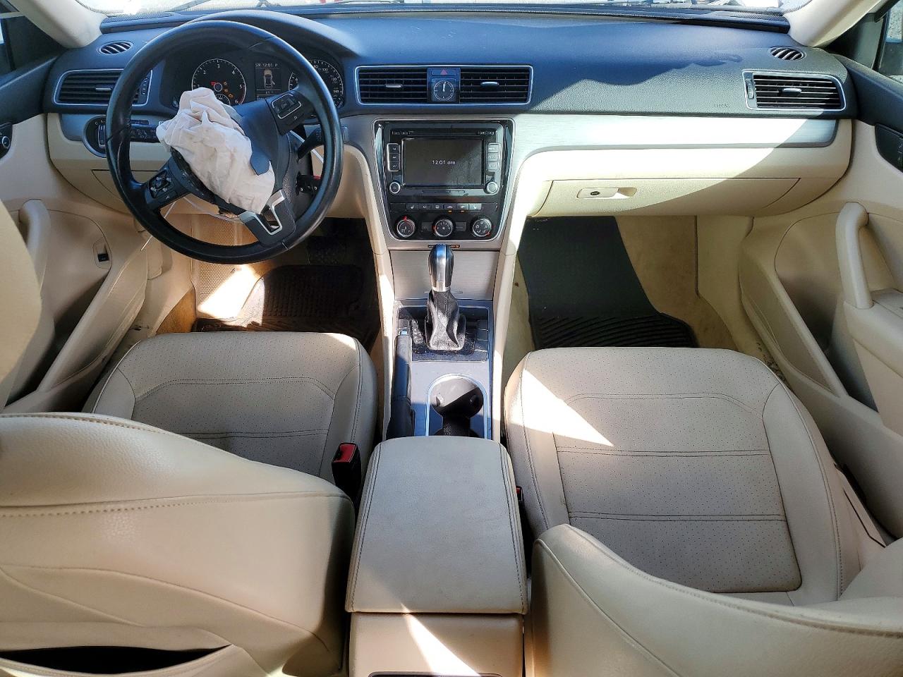 2015 VOLKSWAGEN PASSAT SE photo 29