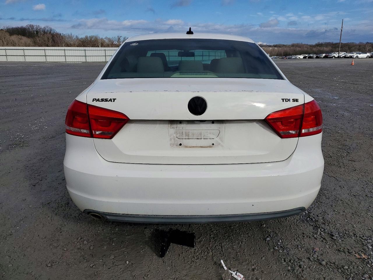 2015 VOLKSWAGEN PASSAT SE photo 21